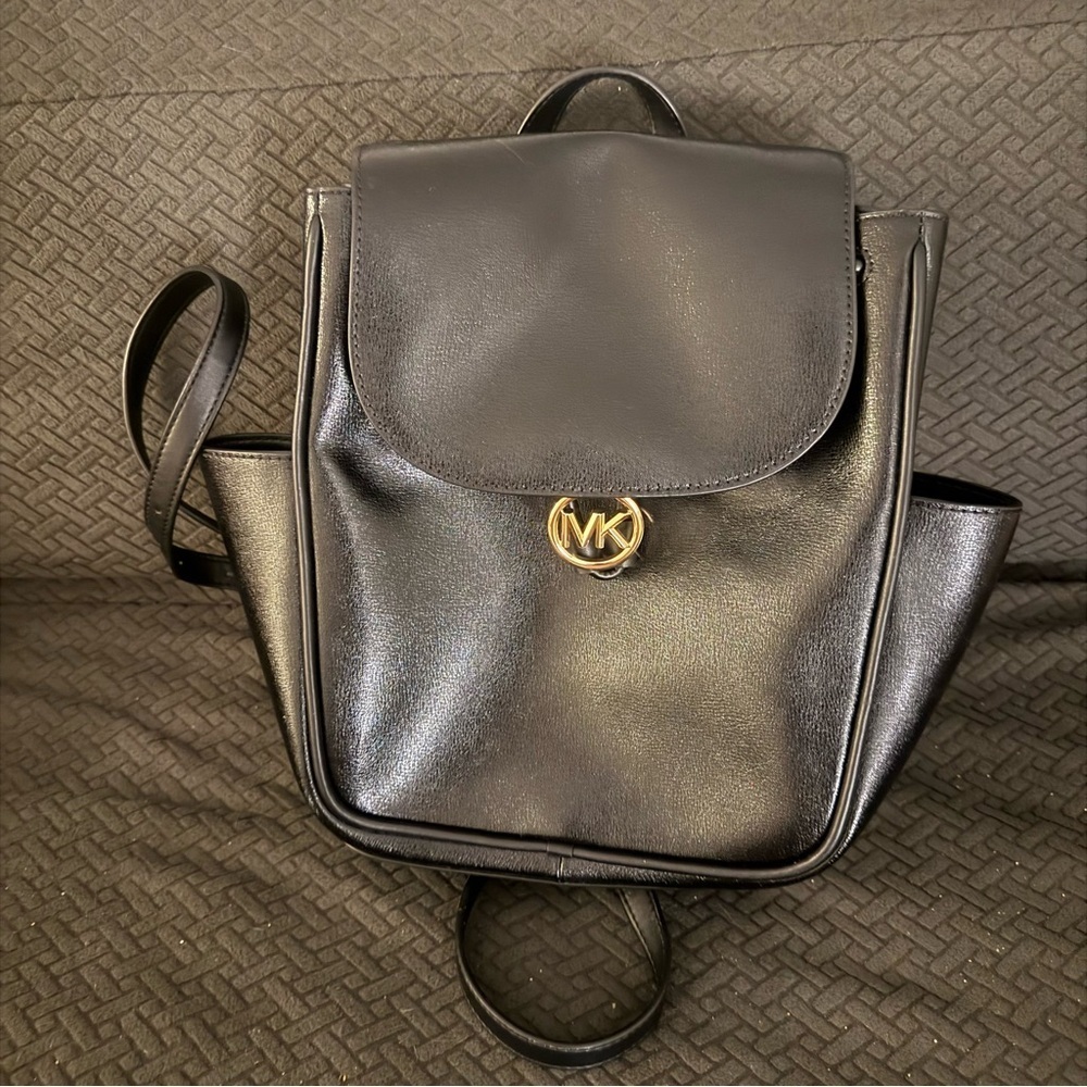 MICHAEL KORS MK LEATHER BLACK MEDIUM BACKPACK - Picture 2 of 9